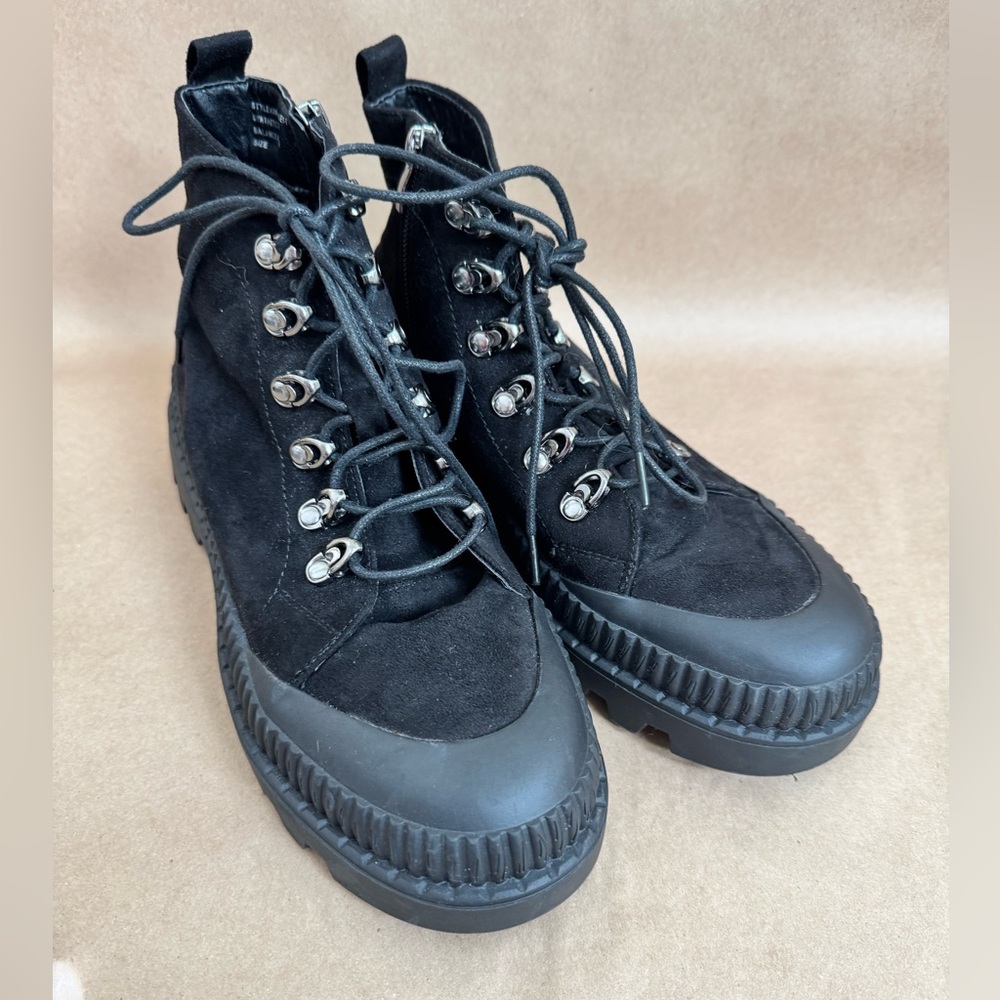 ModCloth Chase + Chloe Black Lace-up Retro Lug Sole Combat Boots. Size 9
